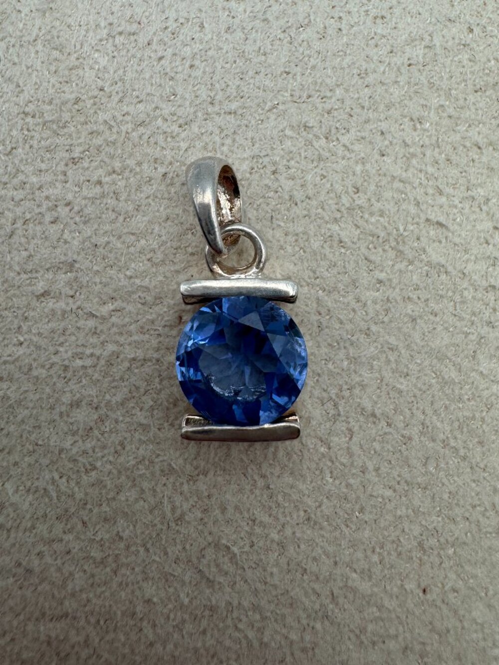 925 MT Sterling Silver Round Blue Faceted Gemstone Solitaire Pendant 1.87g 9mm